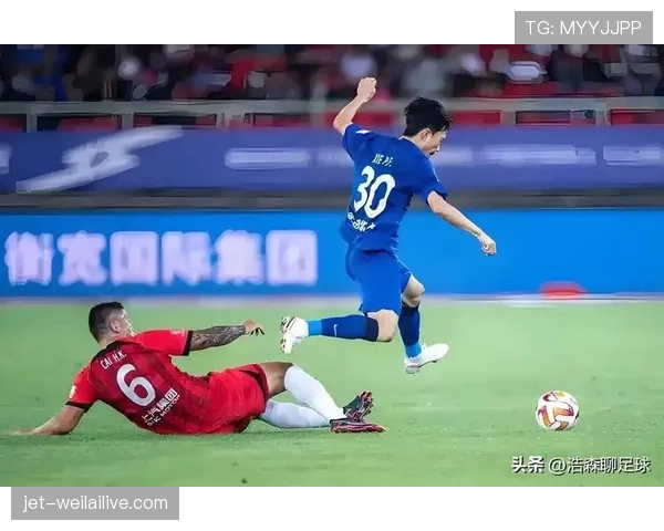 上海海港近期状态稳定，在联赛关键阶段依靠进攻多点开花持续位居榜首。