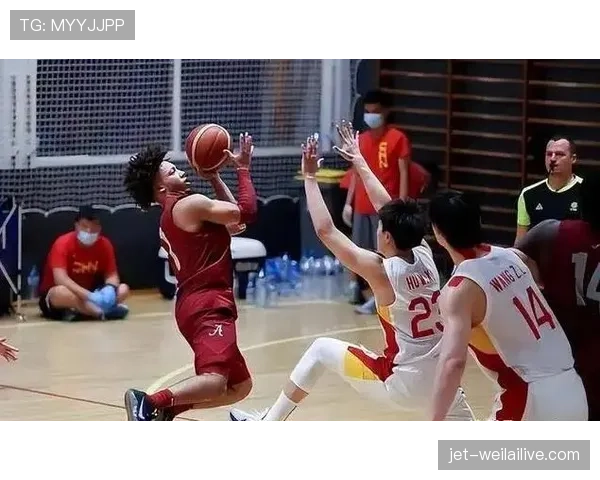 篮球规则解析:详细界定比赛中的回场违例与相关判定标准 篮球规则解析:详细界定比赛中的回场违例与相关判定标准
